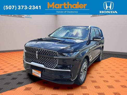 Used 2025 Lincoln Navigator Reserve AWD/4WD image 1
