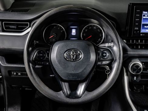 Used 2021 Toyota RAV4 LE FWD image 16