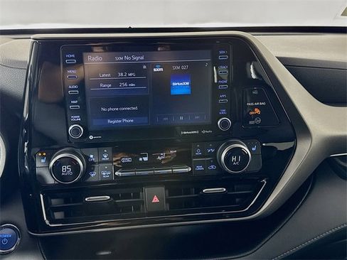 Used 2022 Toyota Highlander XLE image 25