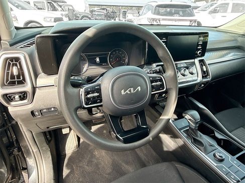 Used 2023 Kia Sorento LX image 11