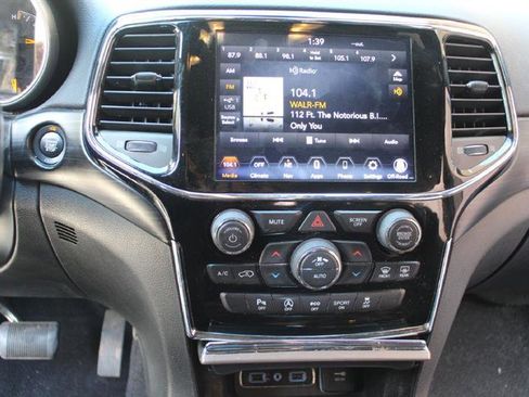 Used 2019 Jeep Grand Cherokee Laredo w/ 18" Wheel & 8.4" Radio Group AWD/4WD image 15