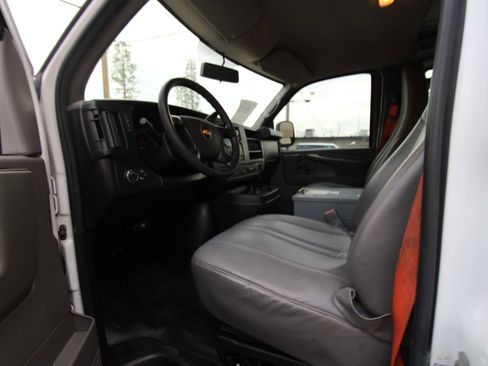 Used 2014 Chevrolet Express 2500 image 21