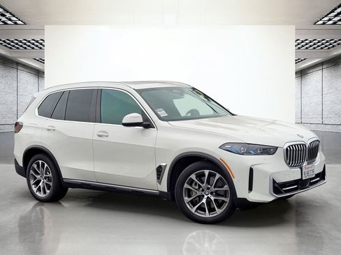 Used 2024 BMW X5 xDrive50e w/ Premium Package AWD/4WD image 2