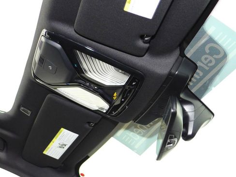 Certified 2023 BMW 530e w/ Convenience Package image 17