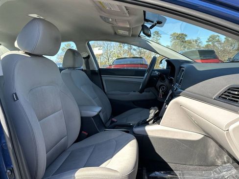 Used 2017 Hyundai Elantra SE image 22