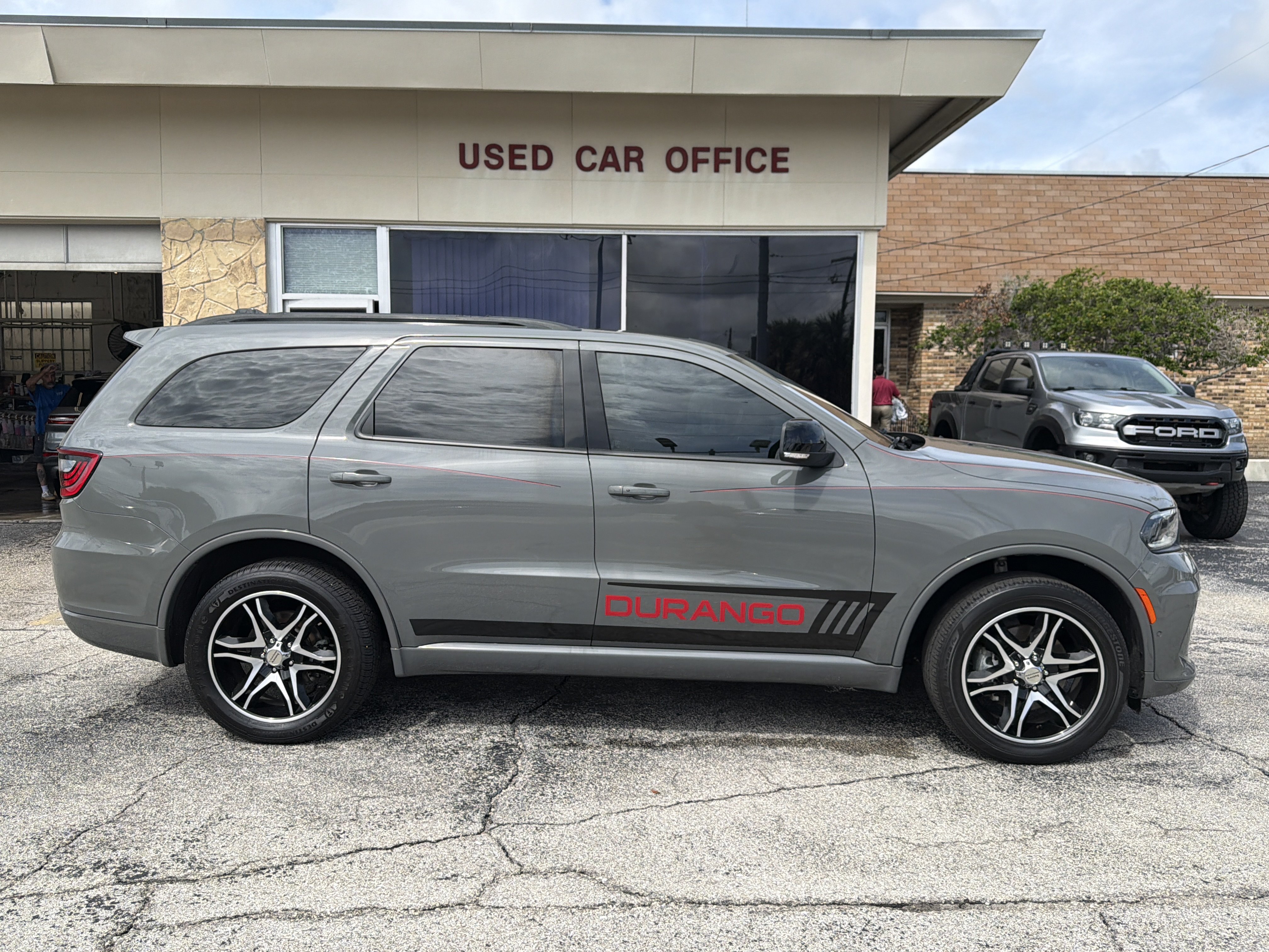 Used 2023 Dodge Durango GT AWD/4WD image 2