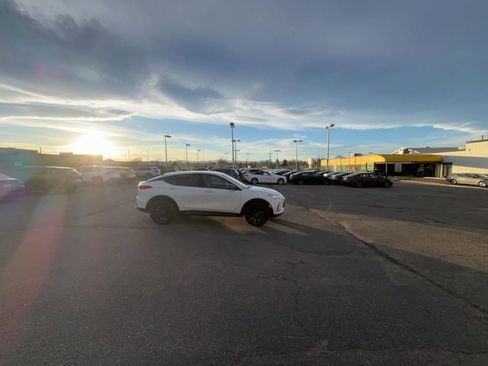 Used 2025 Buick Envista Sport Touring image 10