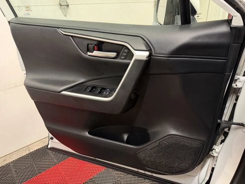 Used 2022 Toyota RAV4 Limited AWD/4WD image 28