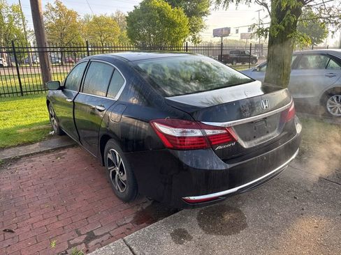 Used 2017 Honda Accord LX image 4