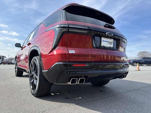 Used 2024 Chevrolet Traverse RS image 8