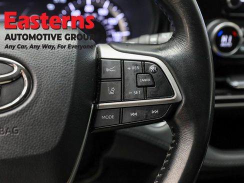 Used 2023 Toyota Highlander LE image 16