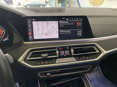 Used 2022 BMW X7 xDrive40i w/ Premium Package AWD/4WD image 13