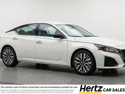 Used 2025 Nissan Altima 2.5 SV FWD image 1
