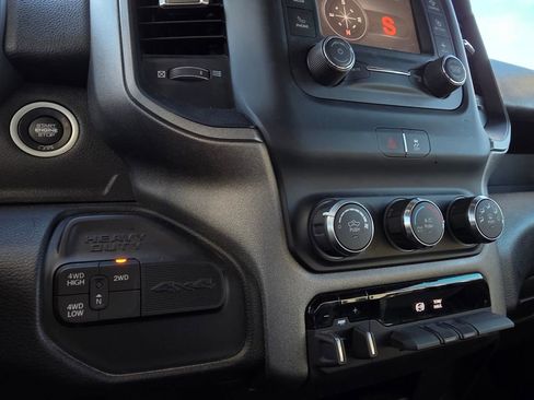 Used 2024 RAM 2500 Tradesman w/ Chrome Appearance Group image 18