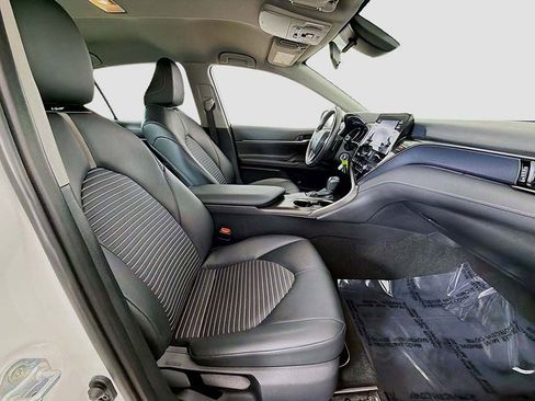 Used 2024 Toyota Camry SE image 18