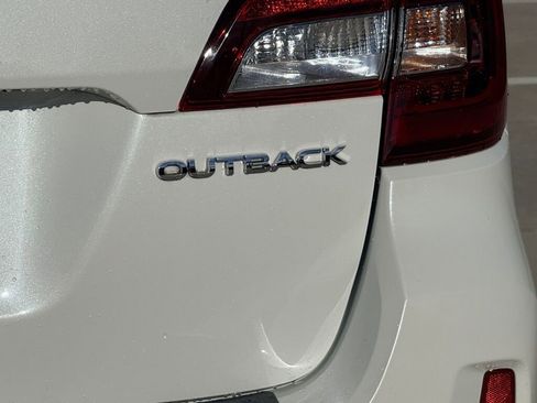 Used 2016 Subaru Outback 2.5i Limited image 12