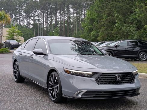 Used 2025 Honda Accord Touring image 3