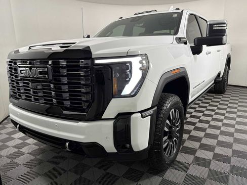 New 2026 GMC Sierra 2500 Denali Ultimate AWD/4WD image 3