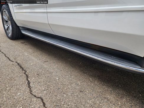 Used 2016 Chevrolet Suburban LTZ image 9