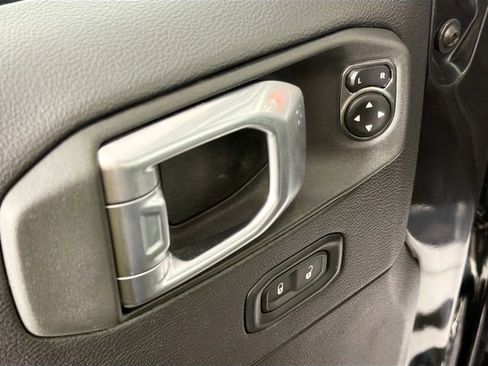 Used 2022 Jeep Wrangler Unlimited Rubicon w/ LED Lighting Group AWD/4WD image 18