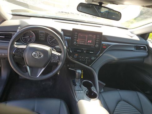 Used 2024 Toyota Camry SE image 9