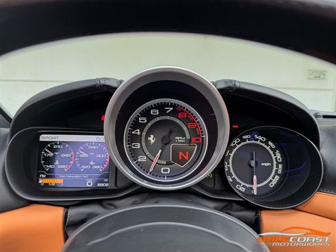 Used 2017 Ferrari California T RWD image 13