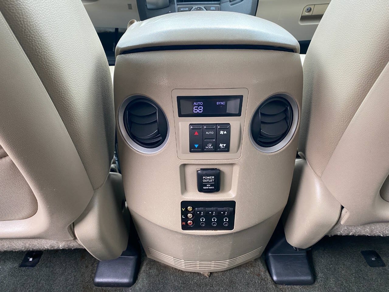 Used 2014 Honda Pilot Touring image 25