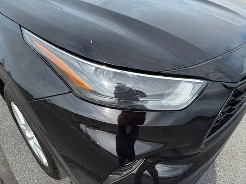 Used 2022 Toyota Highlander LE image 12