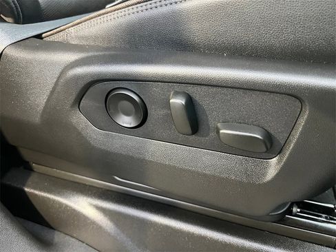 Used 2024 Chevrolet Suburban High Country image 15