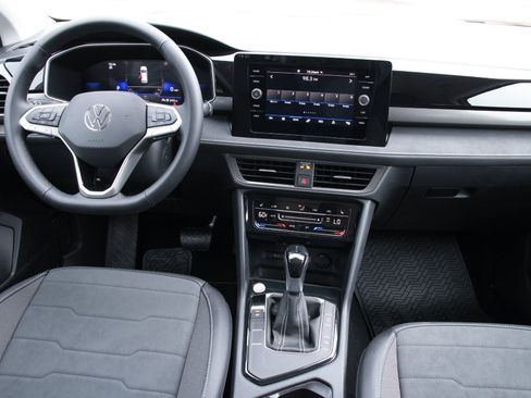 New 2026 Volkswagen Taos SE image 24