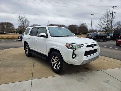 Used 2024 Toyota 4Runner TRD Off-Road Premium AWD/4WD image 4