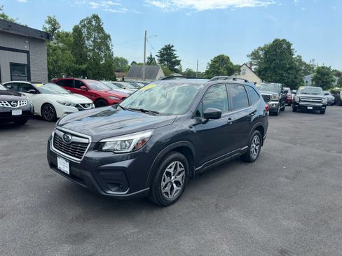 Used 2019 Subaru Forester Premium AWD/4WD image 2