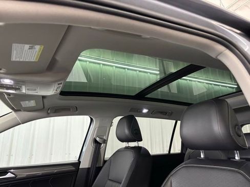 Used 2022 Volkswagen Tiguan SE image 9