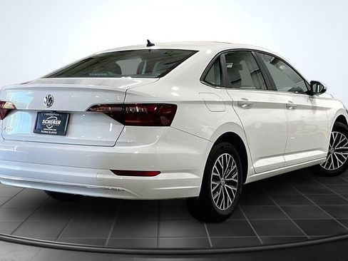 Used 2019 Volkswagen Jetta SE FWD image 2