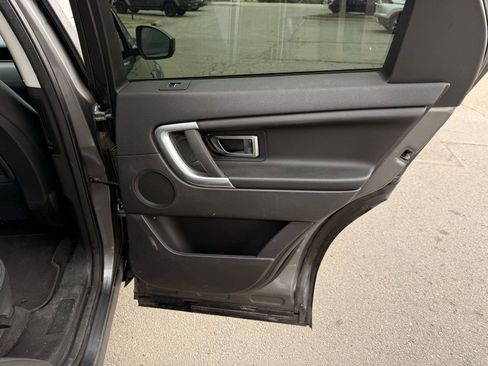Used 2016 Land Rover Discovery Sport SE image 16