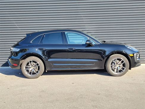 Certified 2024 Porsche Macan image 8