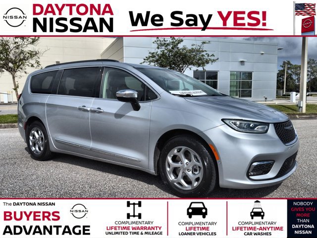 Used 2023 Chrysler Pacifica Limited FWD image 1