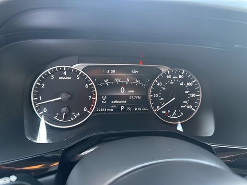 Used 2025 Nissan Pathfinder SL AWD/4WD image 19