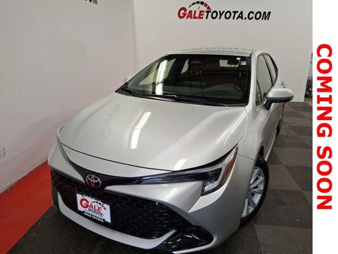 Used 2024 Toyota Corolla SE image 2