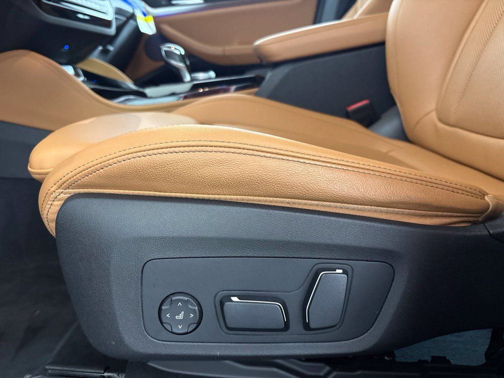 Certified 2024 BMW X4 xDrive30i w/ Premium Package AWD/4WD image 28