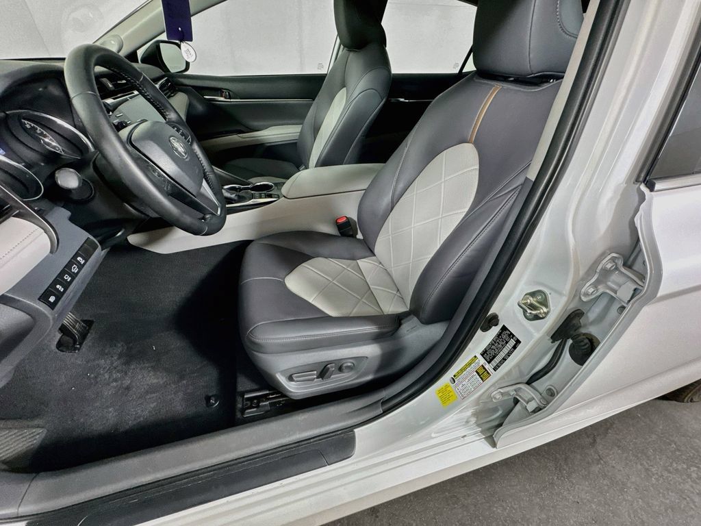 Used 2019 Toyota Camry XLE w/ Driver Assist Package FWD image 25