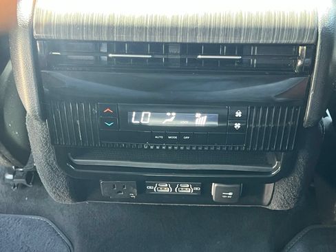 Used 2022 Jeep Wagoneer Series II RWD image 19