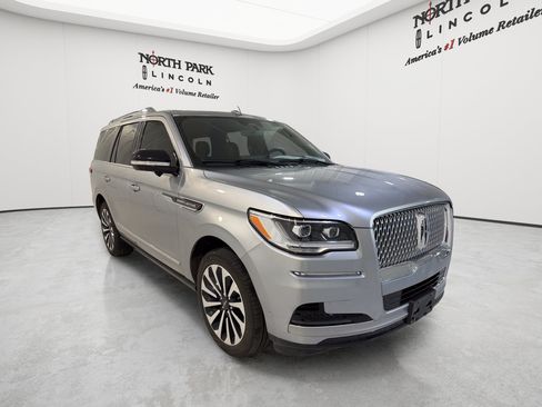 Used 2024 Lincoln Navigator Reserve AWD/4WD image 7
