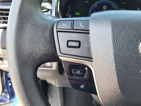 Used 2025 Toyota Camry LE image 27