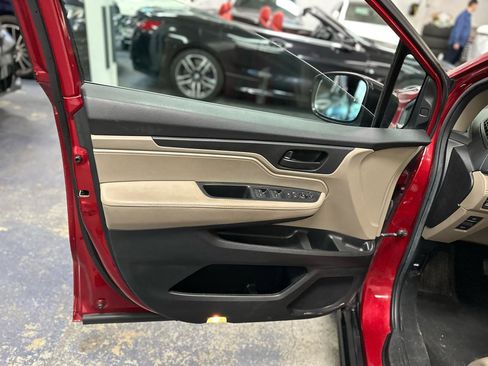 Used 2022 Honda Odyssey EX image 12