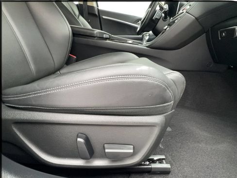 Used 2025 Genesis G70 2.5T RWD image 31
