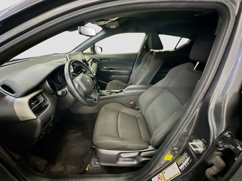 Used 2019 Toyota C-HR XLE FWD image 13