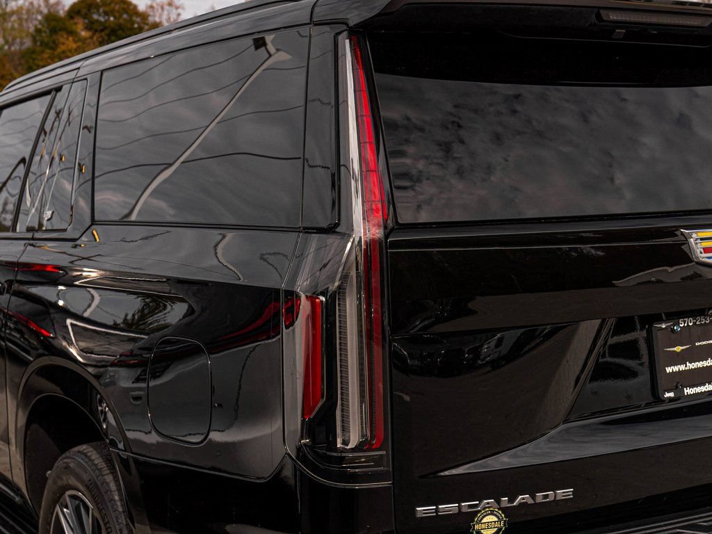 Used 2023 Cadillac Escalade ESV Sport w/ LPO, Floor Liner Package AWD/4WD image 43