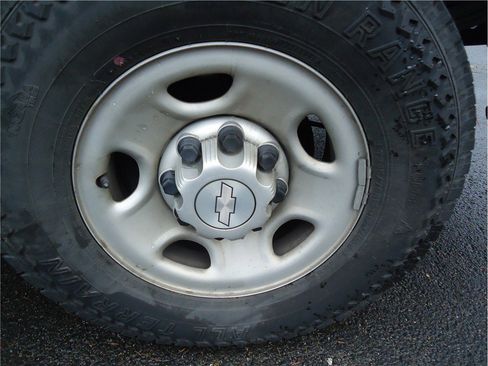 Used 2017 Chevrolet Express 2500 image 23