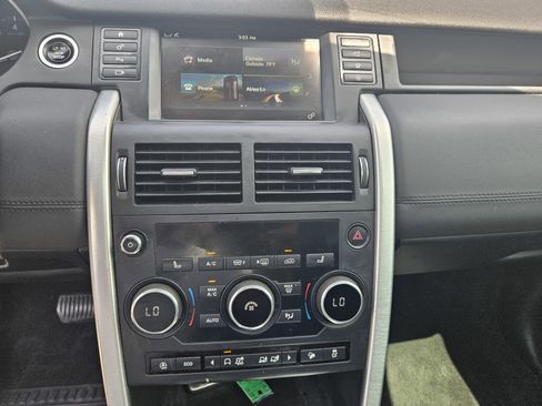 Used 2018 Land Rover Discovery Sport HSE AWD/4WD image 9